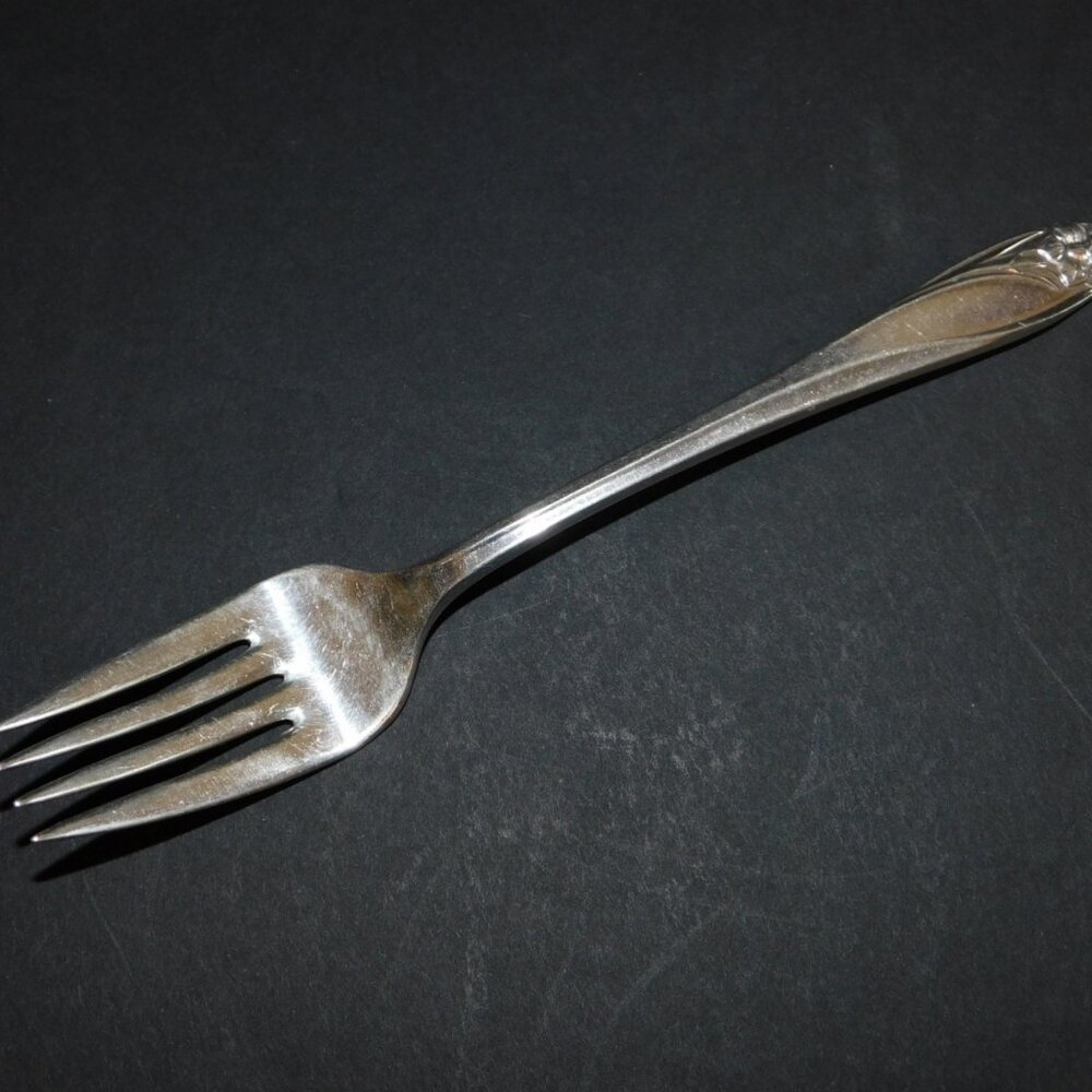 1847 Rogers Bros. Daffodil (1950) individual salad fork VGU